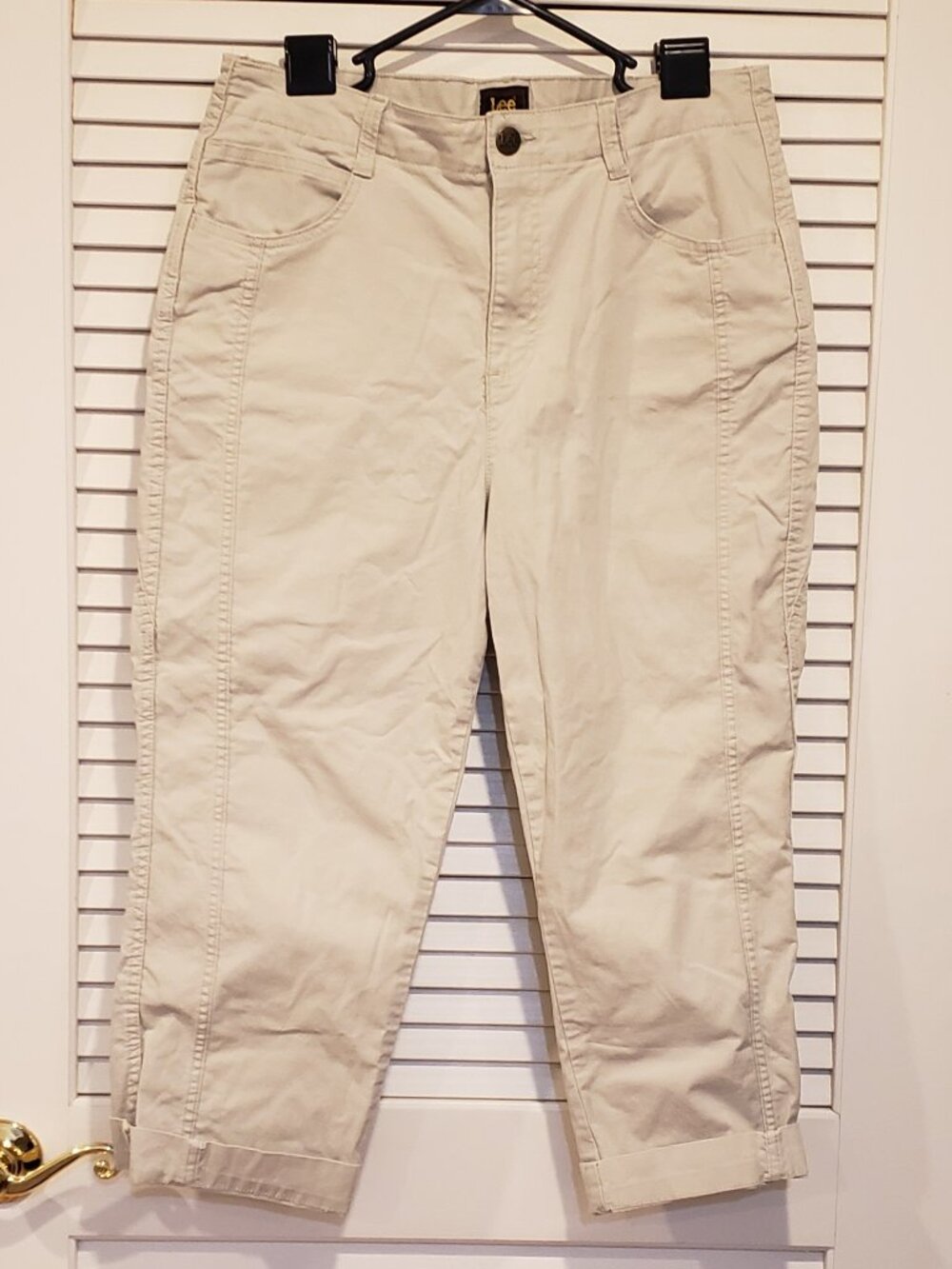 Lee Women's mid rise loose fit tan capri pants size 10